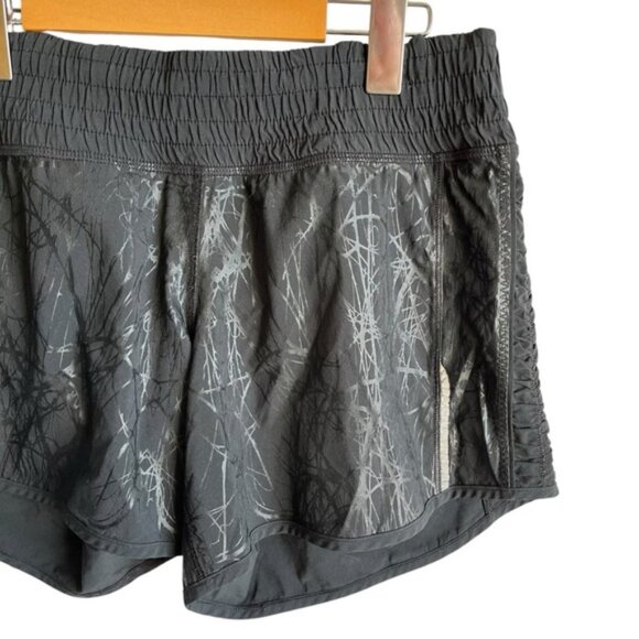 Lululemon Speed Up Short Size 6 *Long 4" Black Shiny Foil Doodle - Picture 4 of 10